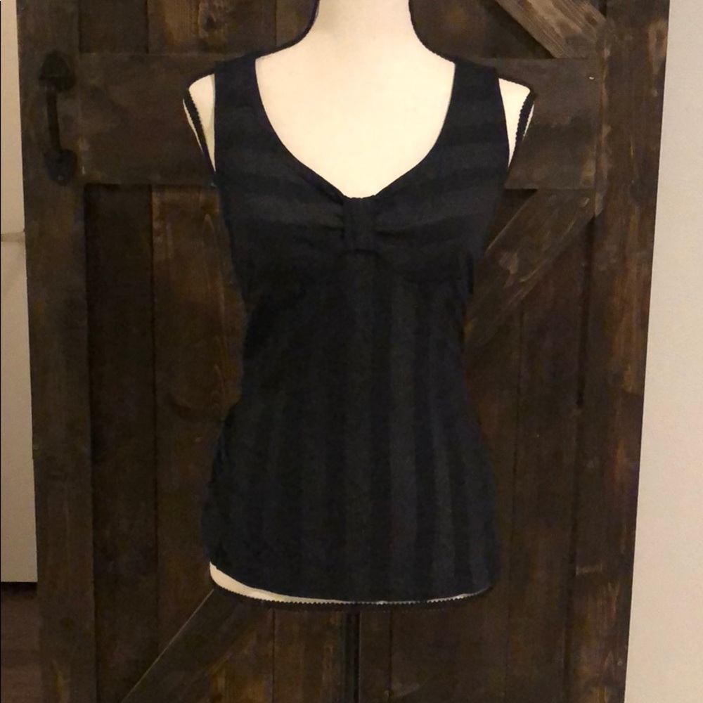 Too sexy scoop neckline sleeveless top.